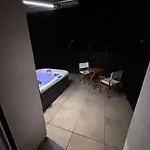 Apartment La Secrete Et Son Abrite