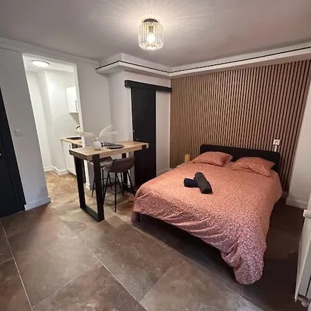 La Secrete Et Son Abrite *