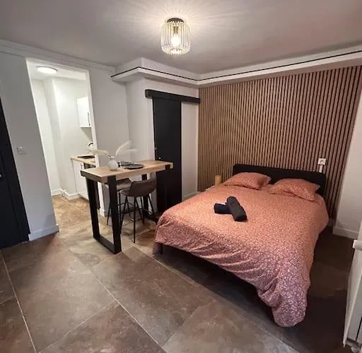 La Secrete Et Son Abrite *